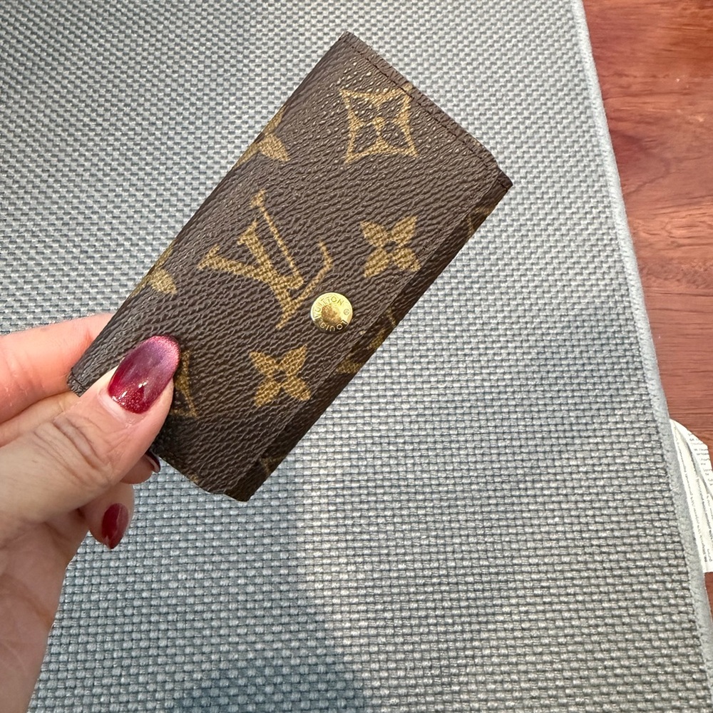 Louis Vuitton 4 Key Ring Holder - Picture 2 of 10